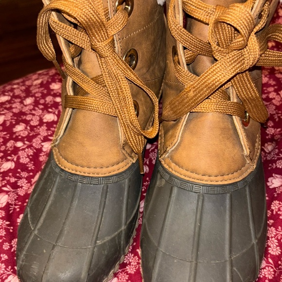 EUC Tommy Hilfiger snow sleet boots size 9 women’s man made faux fur upper - Picture 2 of 14